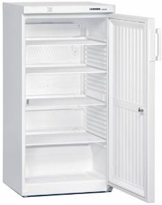 Refrigerator, solid door